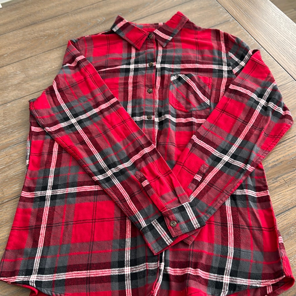 Northeast outfitters Women’s‎ flannel button down shirt